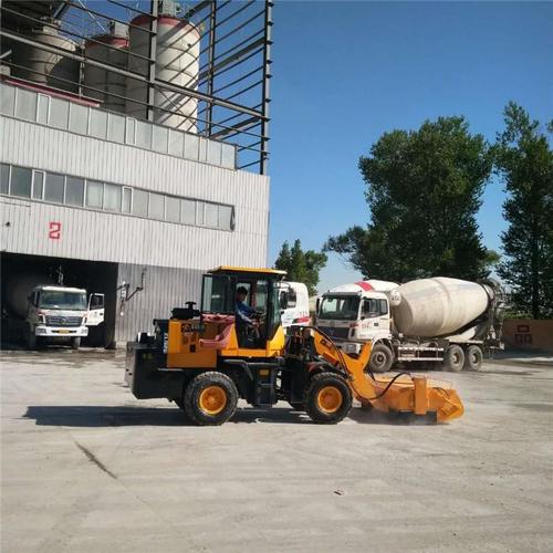 铺油上沥青前水稳层清扫车 20铲车清扫车图文 亚亚机械产品介绍图片