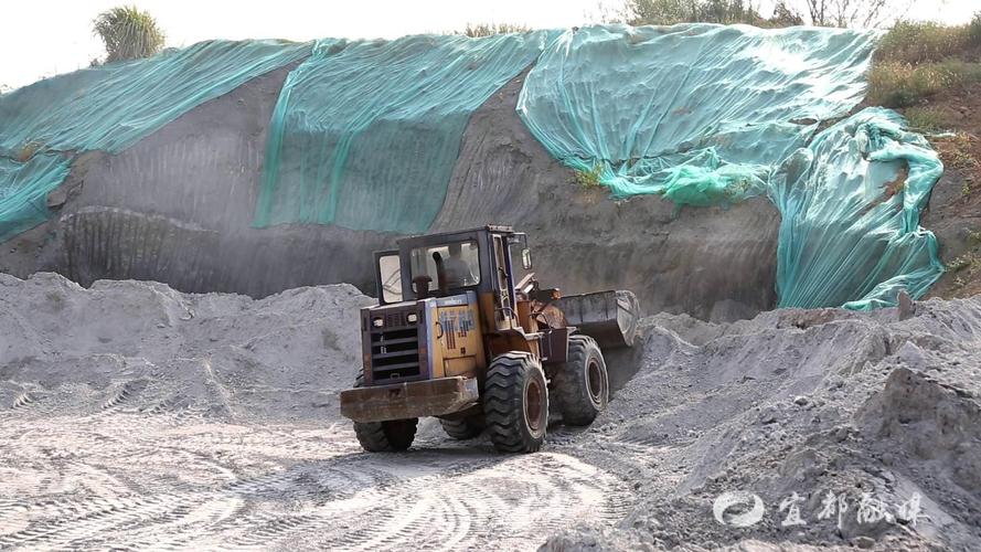 宜都将磷石膏用于道路水稳层摊铺试验获成功